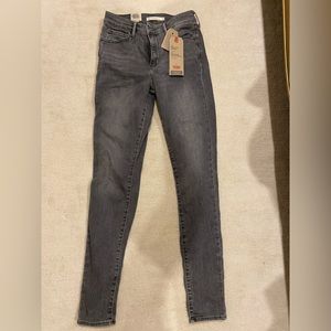 NWT Levi’s 721 high rise skinny jeans sz 28x32